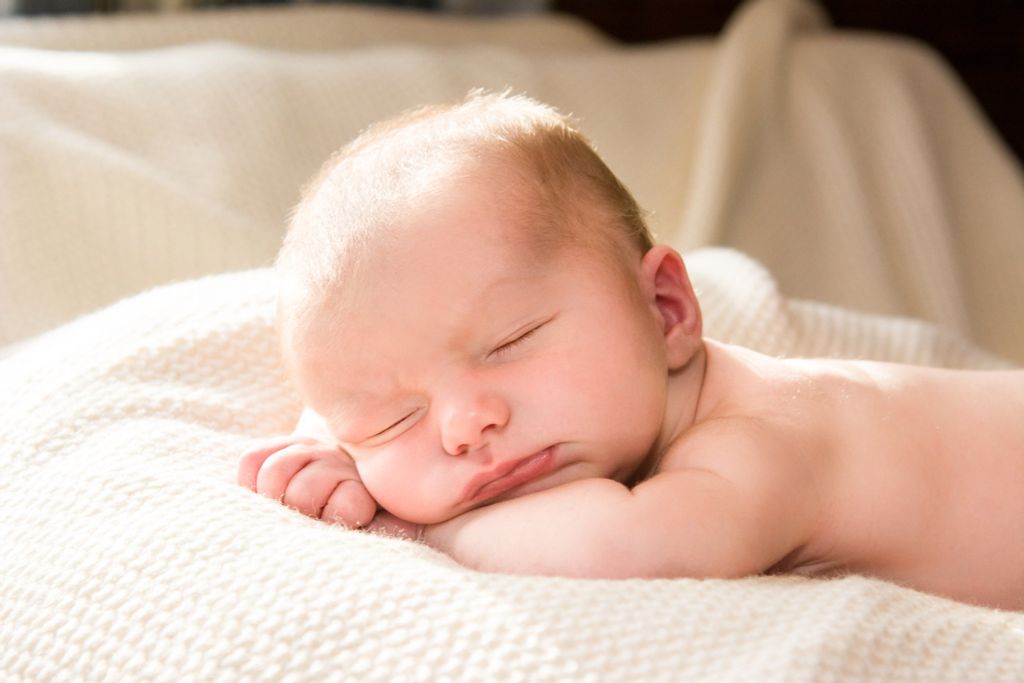 Lý do không thể thiếu quạt tích điện khi nhà có trẻ nhỏ vào mùa hè