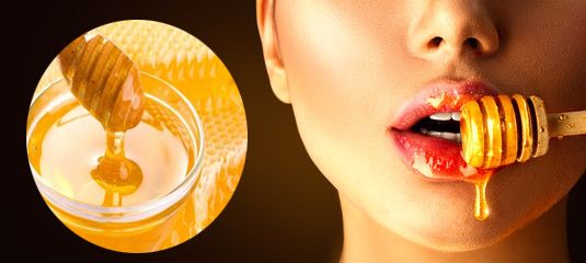 BẠN NÊN LOẠI BỎ MÔI THÂM, NỨT NẺ VỚI MẬT ONG