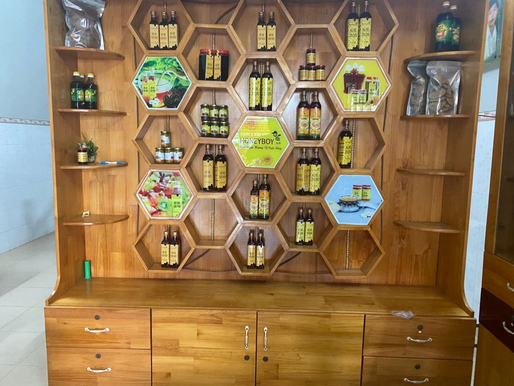 SHOWROOM HONEYBOY