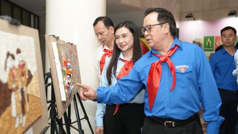 NXB Kim Đồng trưng bày và giới thiệu các ấn phẩm “Tự hào trang sử Đội” kỷ niệm 82 năm ngày thành lập Đội TNTP Hồ Chí Minh