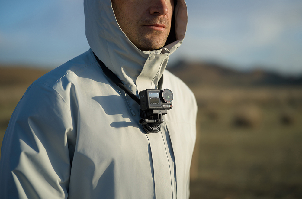 Action cam gắn Battery Rod để quay 8K lâu hơn và điều khiển tiện lợi