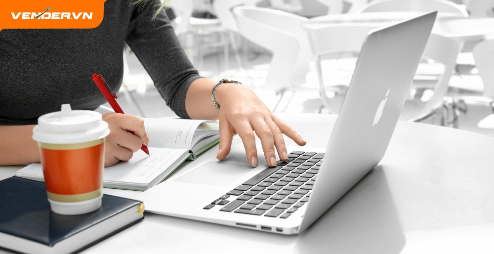 MacBook Air M2 có thiết kế mỏng nhẹ và cao cấp - lý tưởng cho sinh viên, dân văn phòng