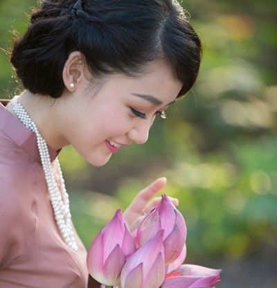 Thiếu nữ Hà Thành đẹp với trang sức ngọc trai