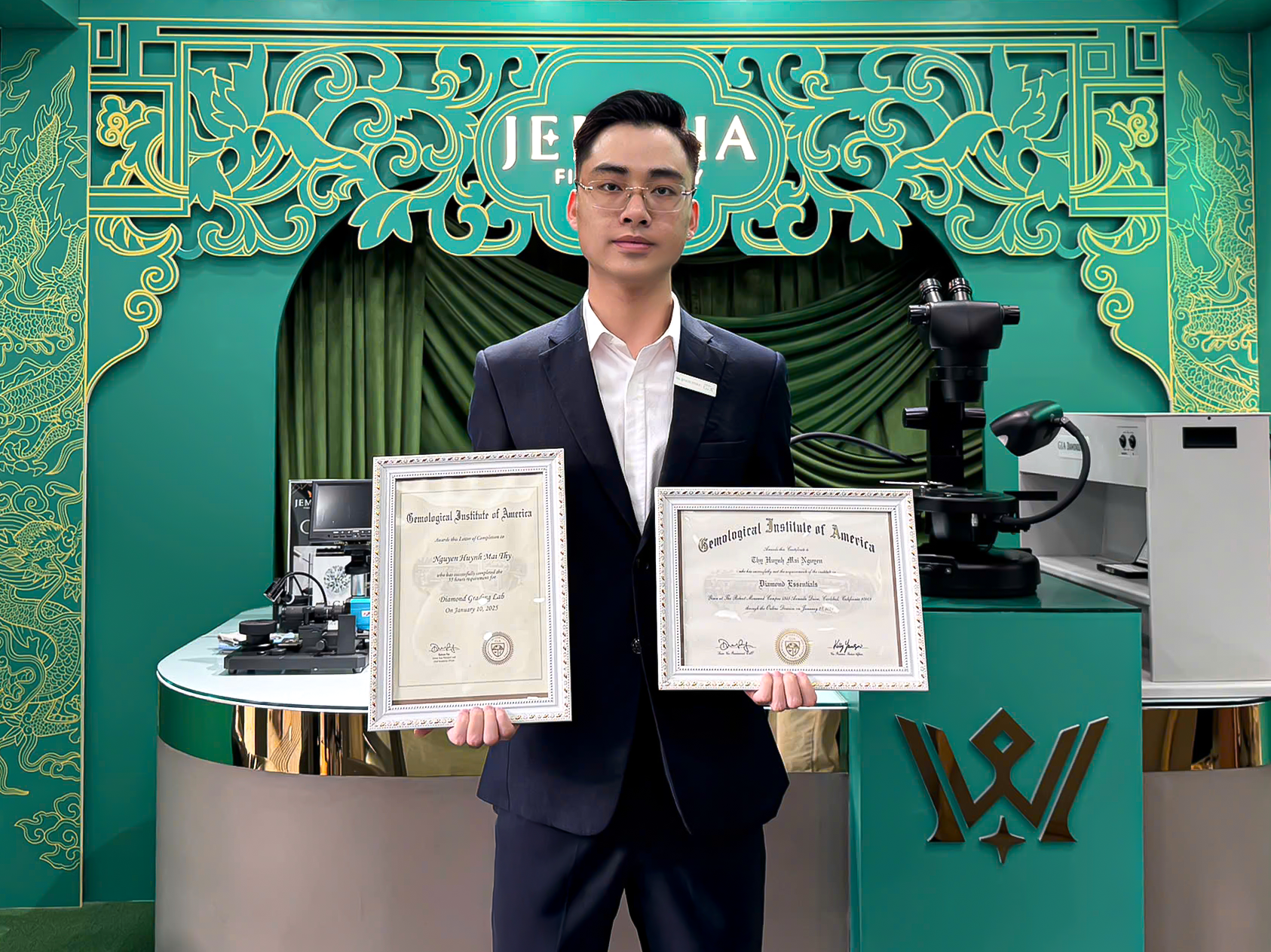 Tư vấn viên tại Jemmia được học các khóa học GIA chuyên sâu