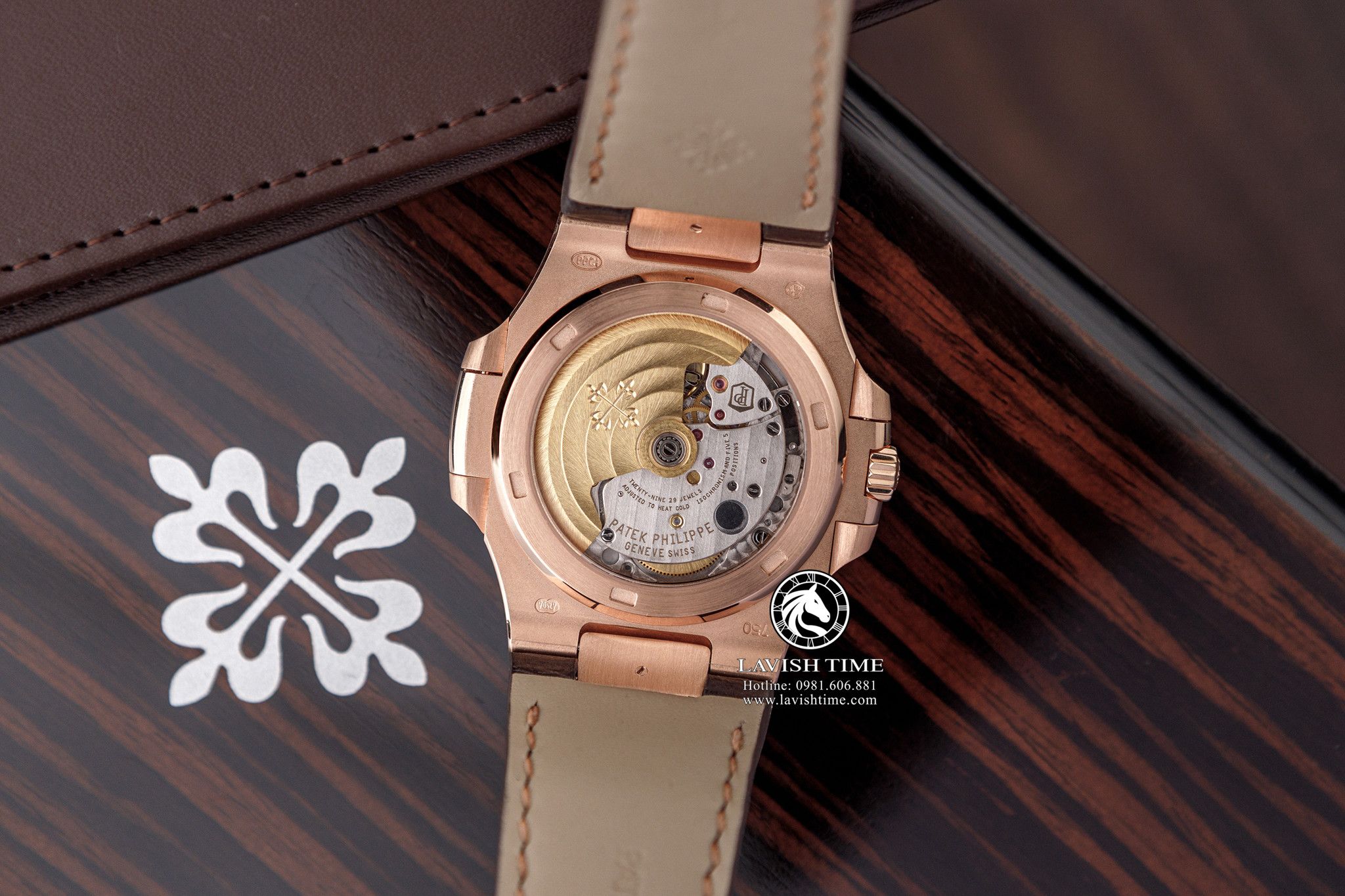 Đồng hồ Patek Philippe Nautilus 5711R-001 vàng khối
