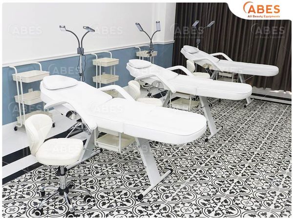Giường Thẩm Mỹ, Ghế Xoay Spa, Xe Đẩy Dụng Cụ, Đèn Phun Xăm – Combo 4 Thiết Bị Không Thể Thiếu Cho Mọi Spa