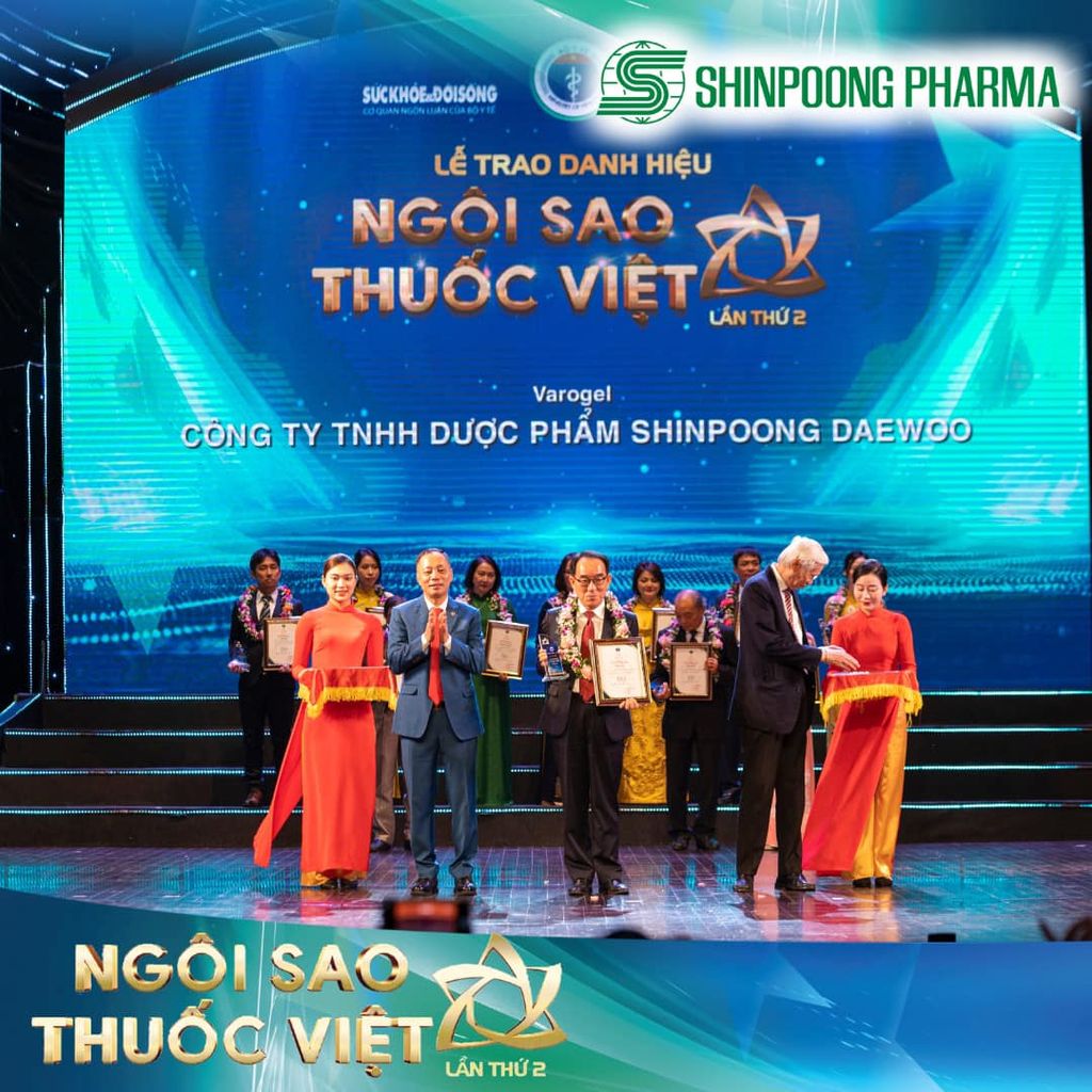𝐒𝐇𝐈𝐍𝐏𝐎𝐎𝐍𝐆 𝐏𝐇𝐀𝐑𝐌𝐀 VINH DỰ NHẬN GIẢI THƯỞNG DANH GIÁ “NGÔI SAO THUỐC VIỆT” LẦN 2