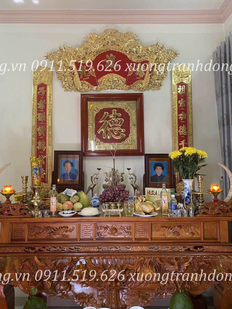 Bức tranhđồng mang vẻđẹp cao sang phù hợp với khônggian phòng thờ