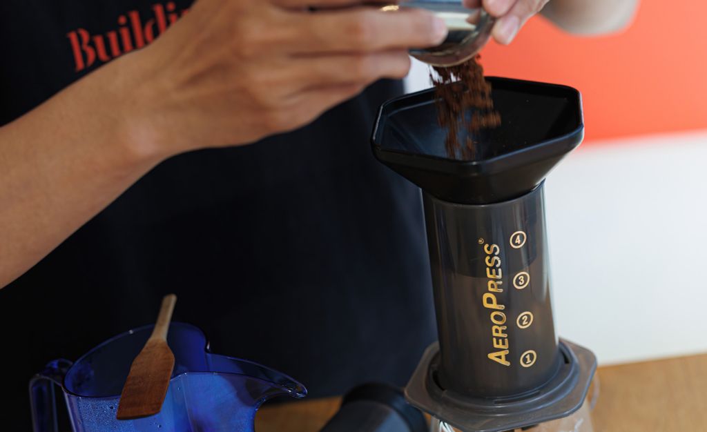Cách pha cà phê bằng Aeropress