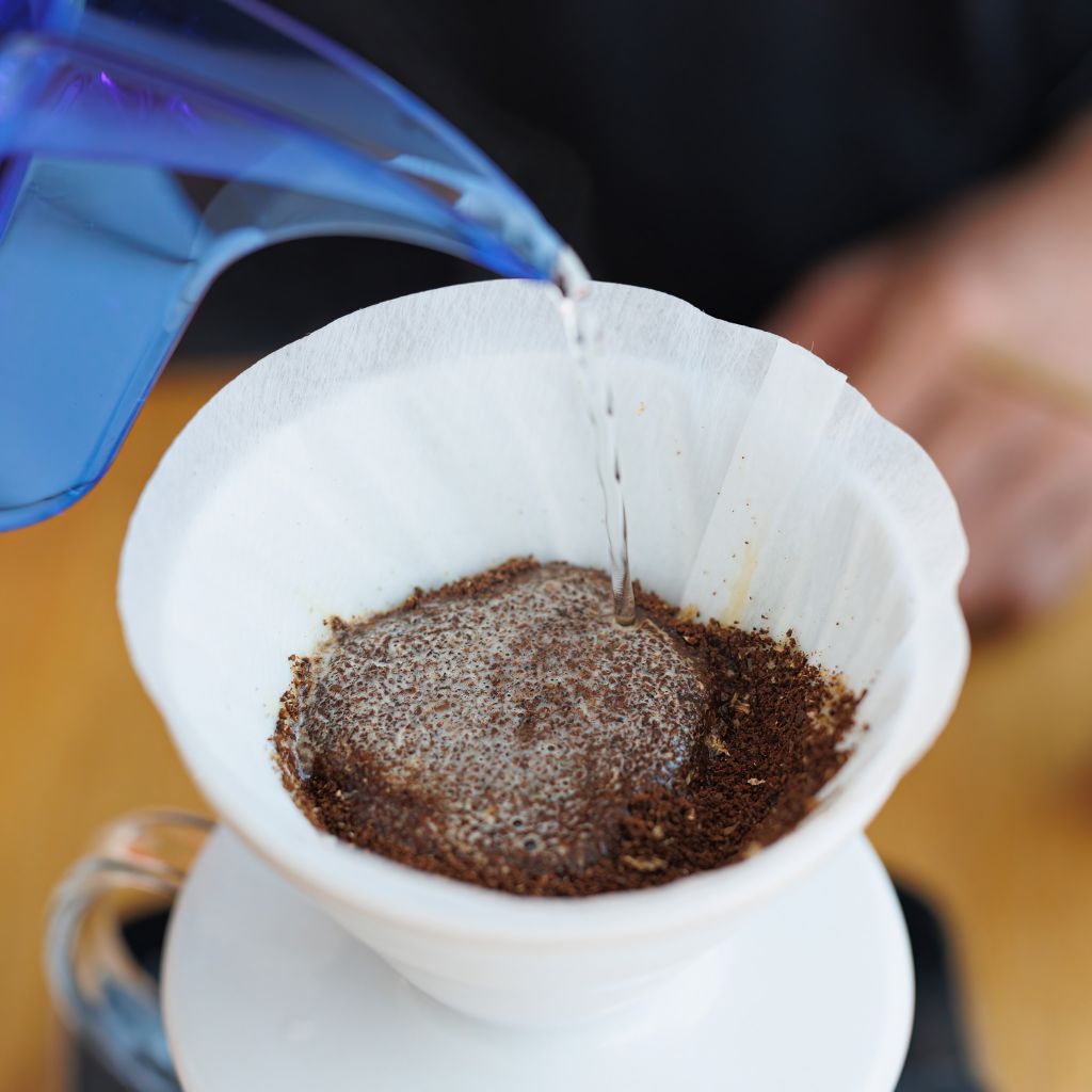 Cách pha cà phê bằng bộ giấy lọc V60 (pour over)