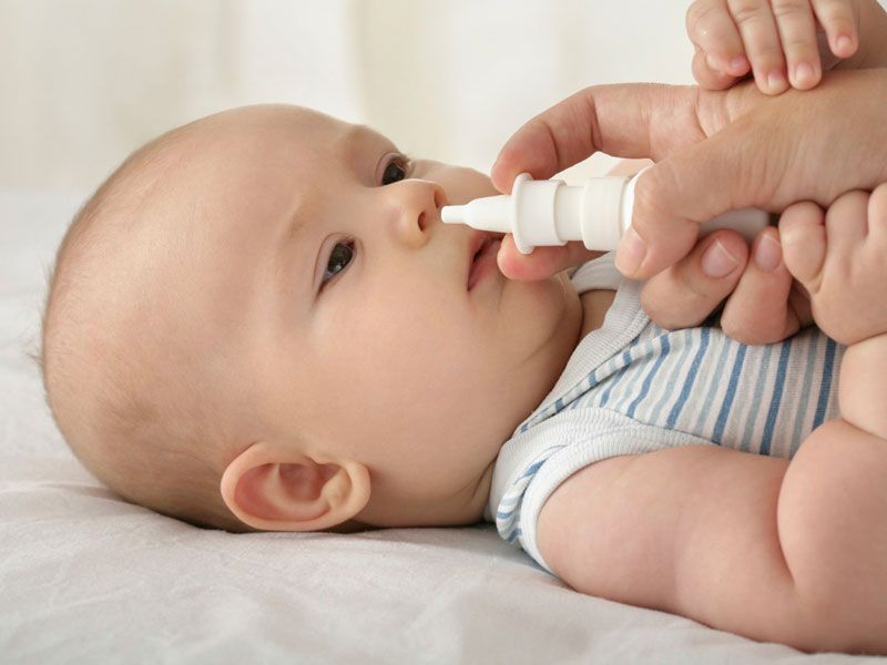 Trẻ bị sổ mũi hắt hơi, ba mẹ phải làm sao ?