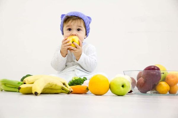 Trẻ 7 tháng tuổi ăn được những hoa quả gì chế biến như thế nào