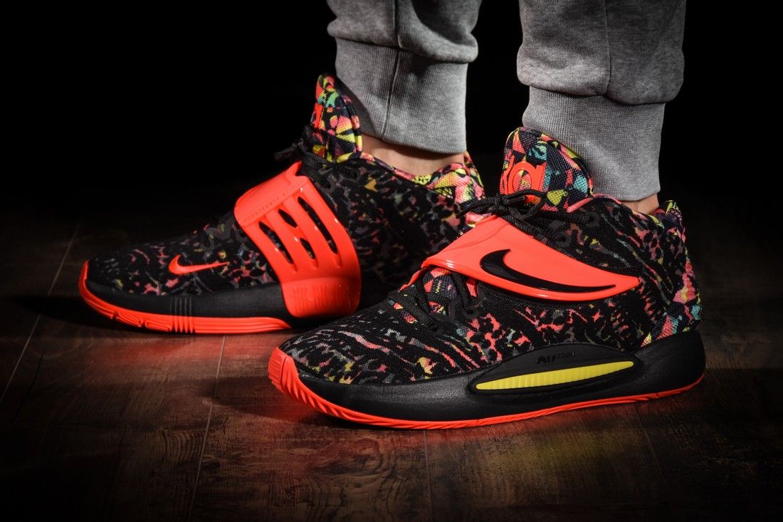 Điểm lại top 10 mẫu giày bóng rổ tuyệt vời nhất của năm 2022 Hinh anh 1: Diem lai top 10 mau giay bong ro tuyet voi nhat cua nam 2022