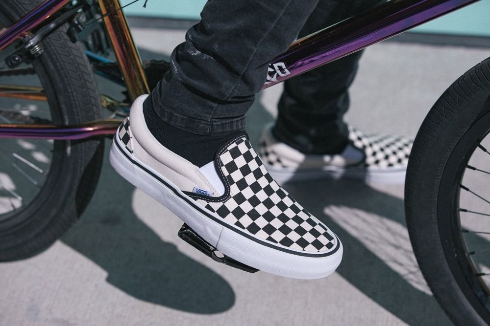 mot-vai-loi-khuyen-cho-ban-truoc-khi-mua-vans-checkerboard-slip-on