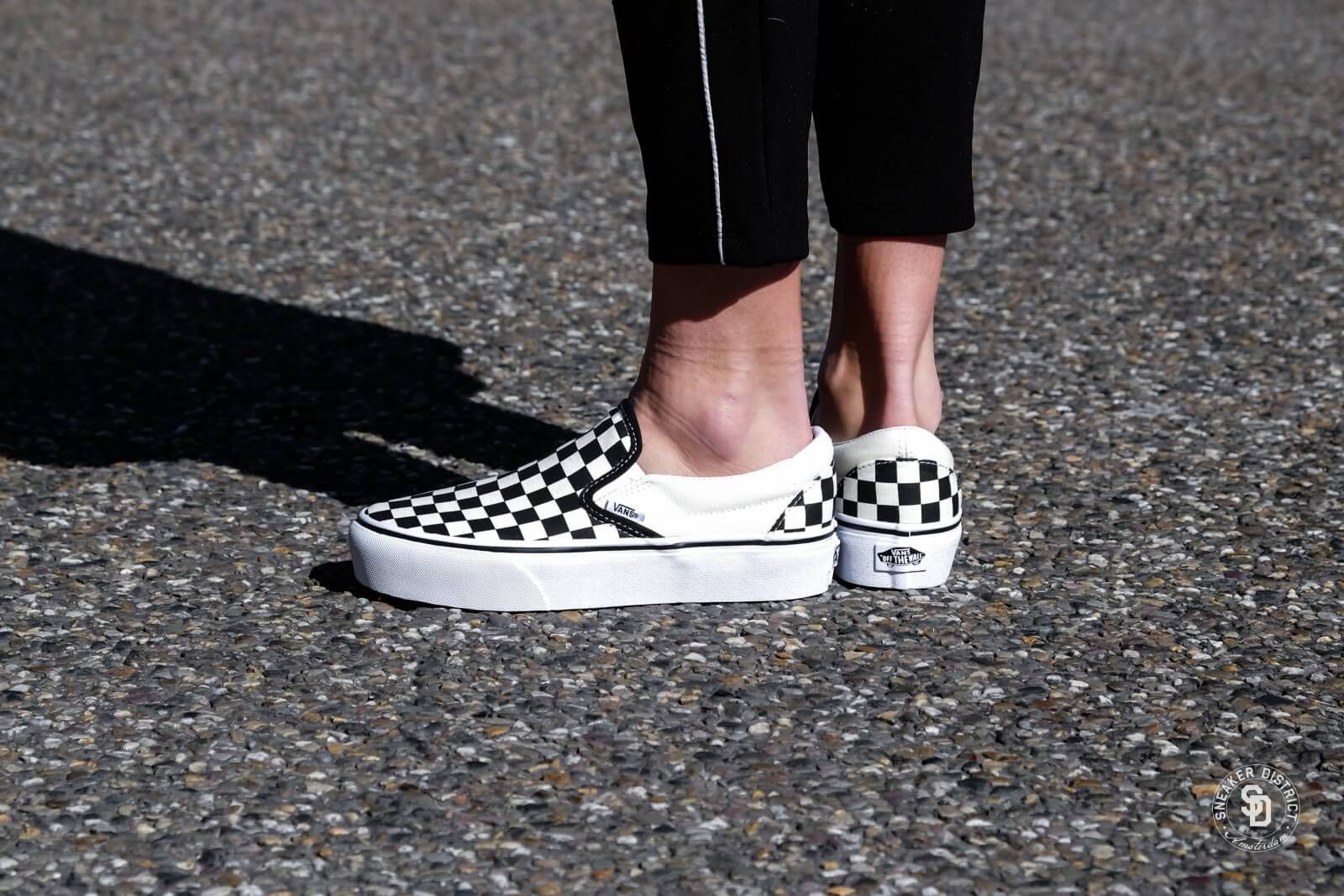 mot-vai-loi-khuyen-cho-ban-truoc-khi-mua-vans-checkerboard-slip-on