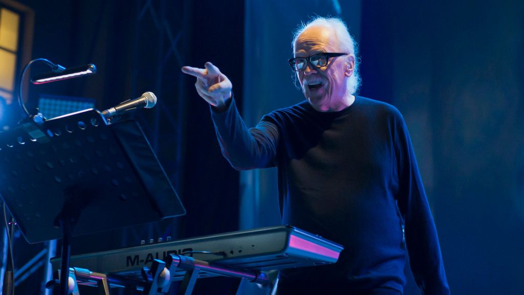 ĐẠO DIỄN PHIM KINH DỊ JOHN CARPENTER TIẾT LỘ VỀ CA KHÚC CỦA METALLICA MÀ ÔNG THÍCH NHẤT.