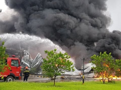 Xưởng sơn 2.000 m2 ở Bắc Ninh bốc cháy