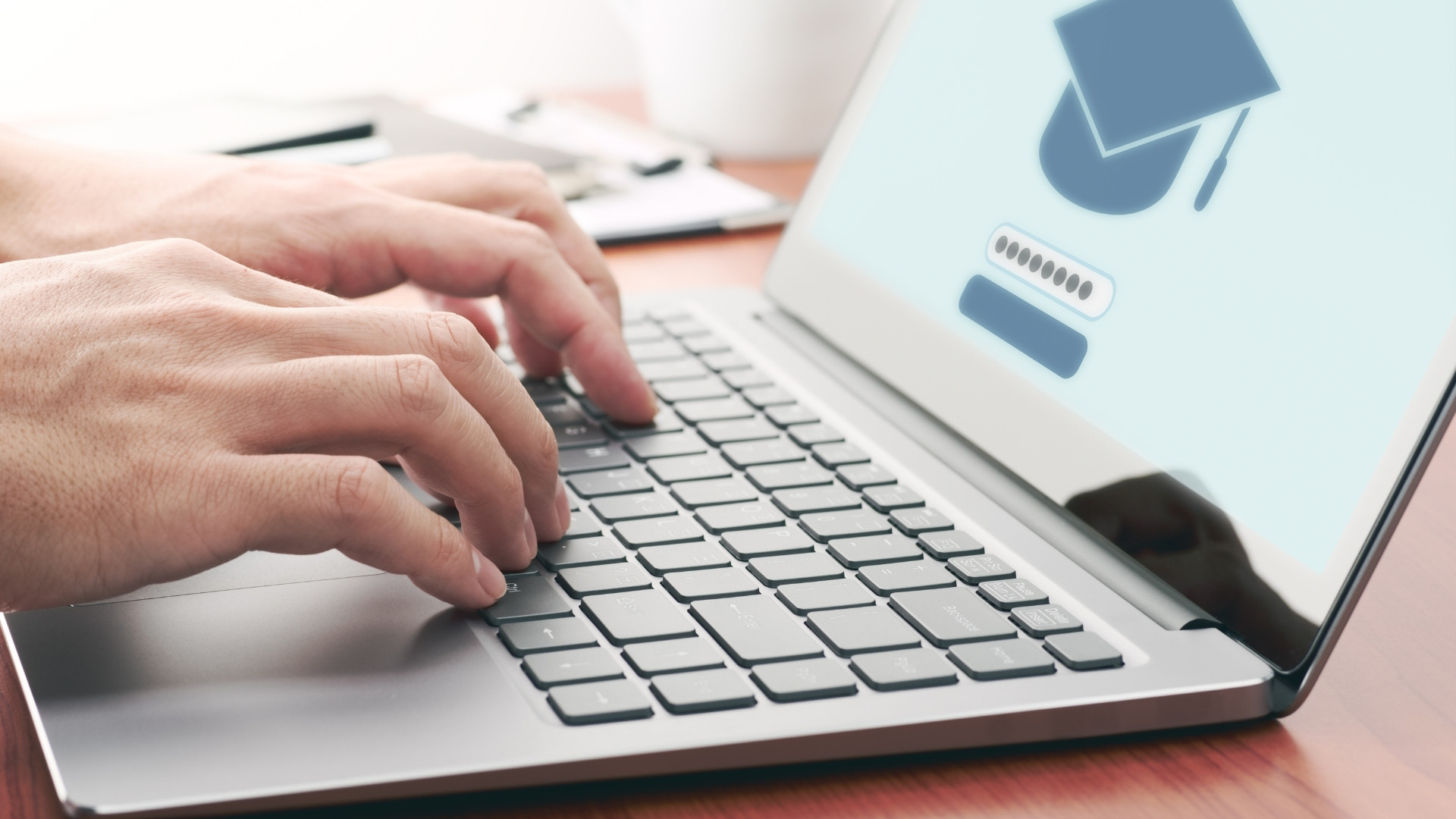 Thời lượng pin – Yếu tố quan trọng của laptop học online