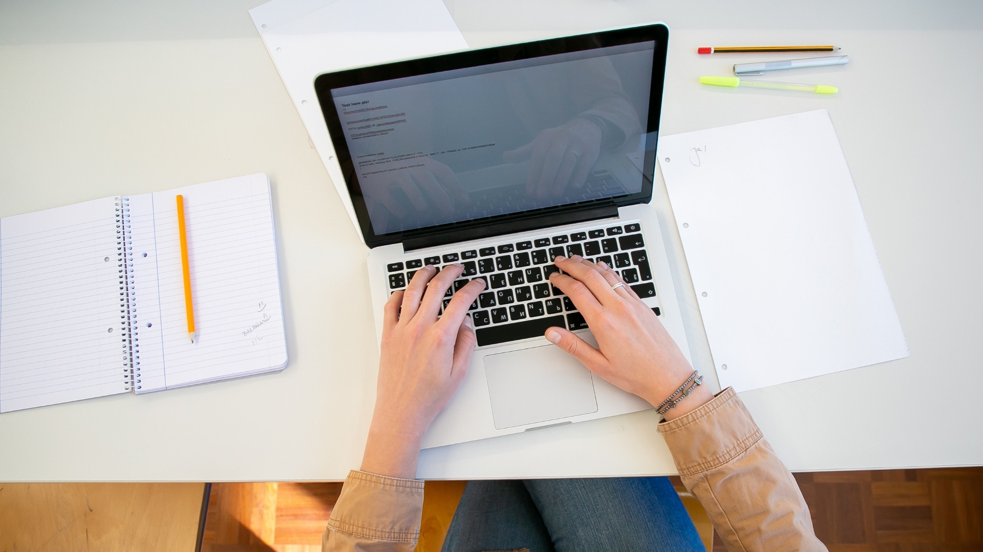 Cấu hình – Quyết định trải nghiệm của laptop học online