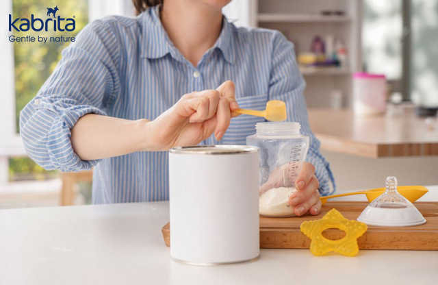 cách đổi sữa thử sữa cho trẻ bị dị ứng đạm sữa bò