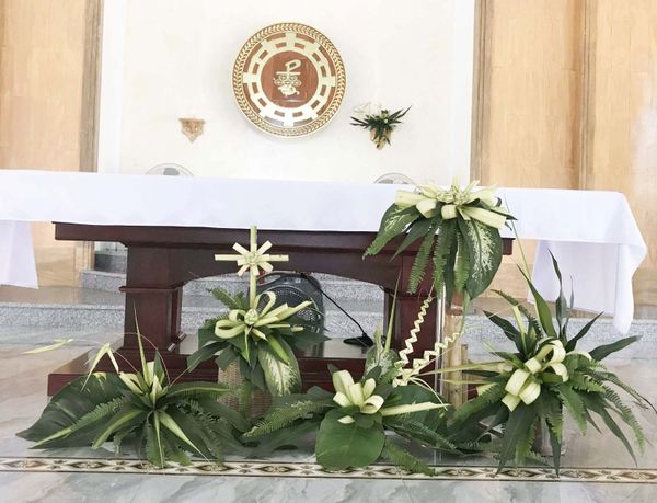 Một trong những mẫu cắm hoa mừng lễ Lá đẹp mà bạn không nên bỏ lỡ.