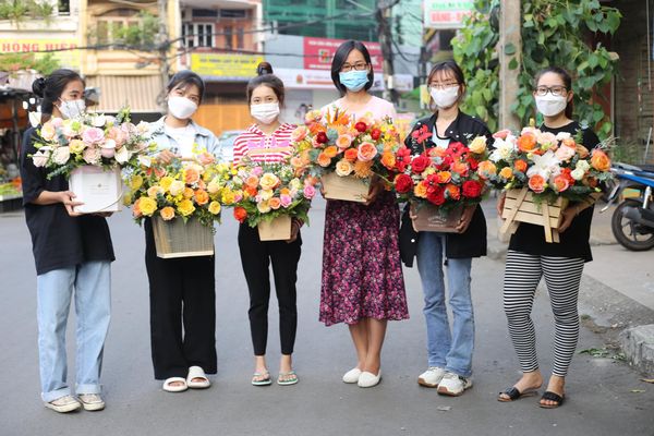 Buổi học hoa cắm hộp & giỏ