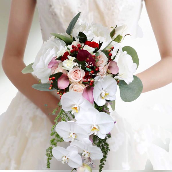 Hoa cưới đẹp dạng thác nước