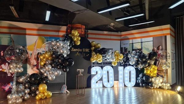 Phong cách trang trí sảnh văn phòng làm việc nhân ngày 20/10 cực đầu tư.