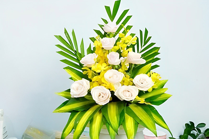 Nên ưu tiên chọn những loại hoa tươi mới, cánh hoa không bị dập nát hay héo úa.