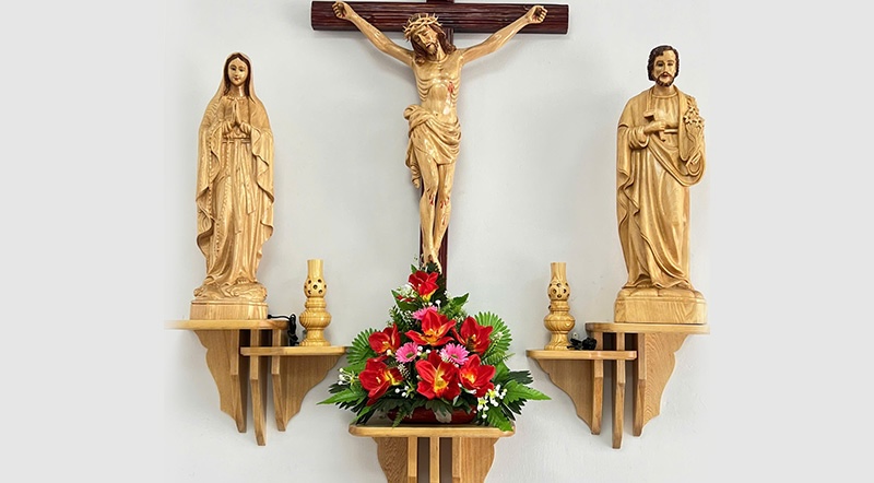 Cách cắm hoa hình vòm dâng lên Chúa