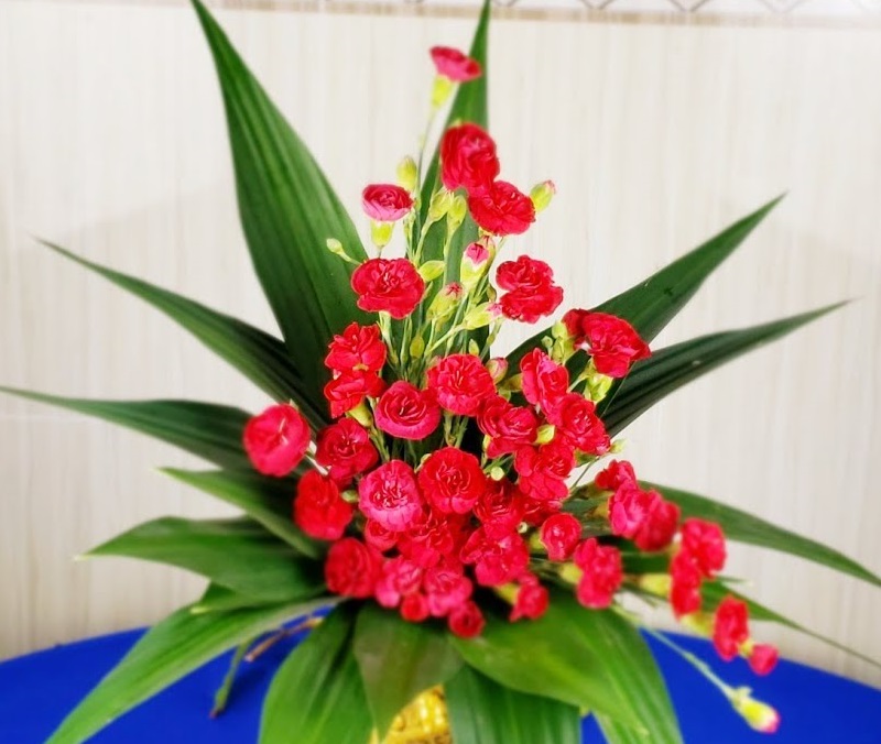 Cách cắm hoa cẩm chướng đơn giản để bàn thờ