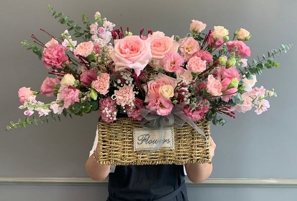 Giỏ Hoa Cẩm Chướng mix nhiều màu sắc