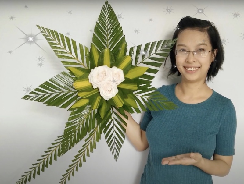 Mẫu cắm hoa 3 ngôi chưng bàn thờ chúa đẹp