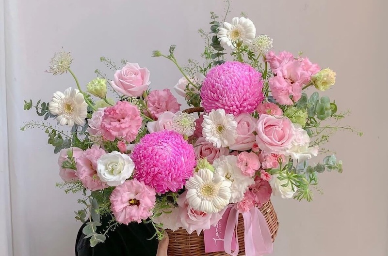 Tặng cúc mẫu đơn trong các dịp như: Các ngày lễ, Tết truyền thống, hoặc trong những bữa tiệc sinh nhật.