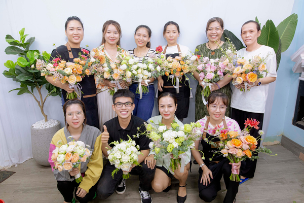 Buổi học hoa cưới của các anh/chị học viên