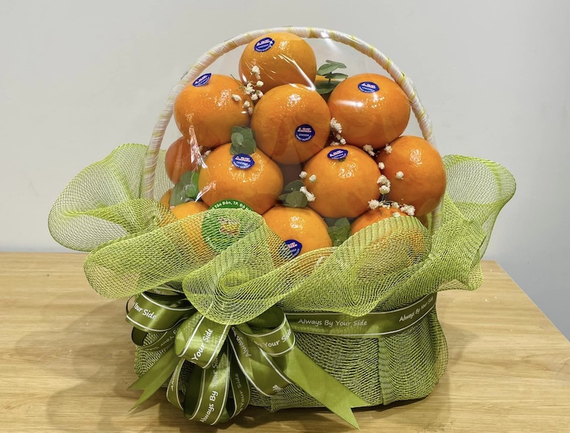 Giỏ trái cây 300k phù hợp thăm hỏi bạn bè, đồng nghiệp
