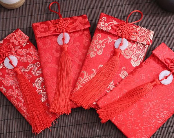 Tặng quà tặng khai trương nhỏ để cảm ơn khách mở hàng