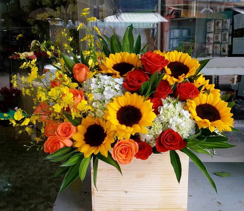 Mẫu cắm hoa phăng đẹp nhất 2025