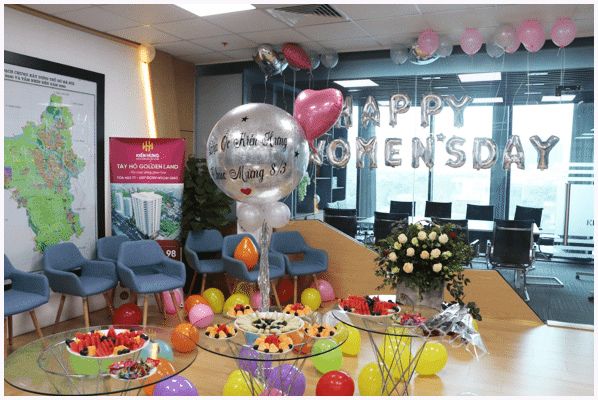 Trang hoàn cho khu vực tiếp nhận khách hàng nhân ngày 20/10 với nhiều gam màu sắc nổi bật.