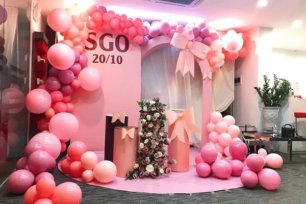 Backdrop 20/10 cực slay cho chị em tha hồ check in.