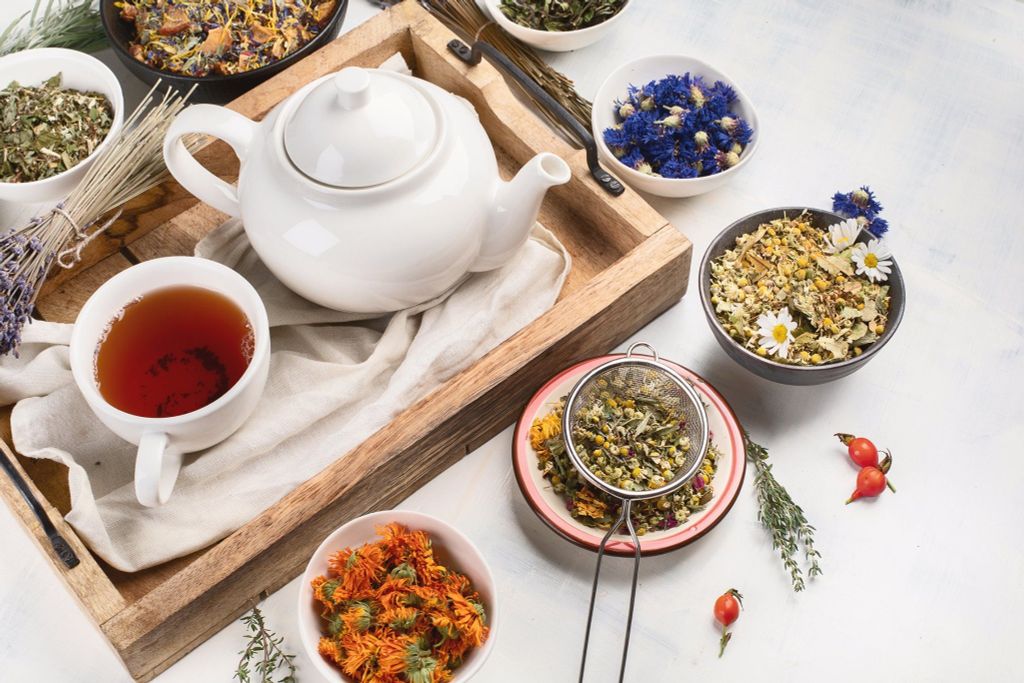 Bùng Nổ Hương Vị Với Trà Hoa Pha Chế: Bí Quyết “Gây Nghiện” Cho Tín Đồ Thức Uống