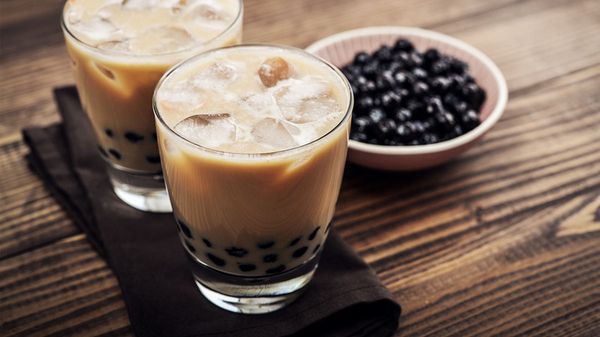 QUÂY QUẦN BÊN LY TRÀ SỮA THƠM NGON TỰ LÀM CÙNG GIA ĐÌNH