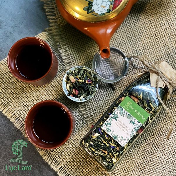 NGẪM SỰ ĐỜI BÊN LY TRÀ THƠM