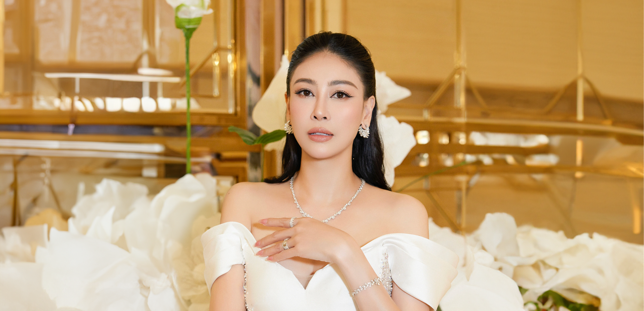 HÀ KIỀU ANH SANG TRỌNG VỚI LOẠT TRANG SỨC KIM CƯƠNG CỦA NTK NGỌC ĐOÀN