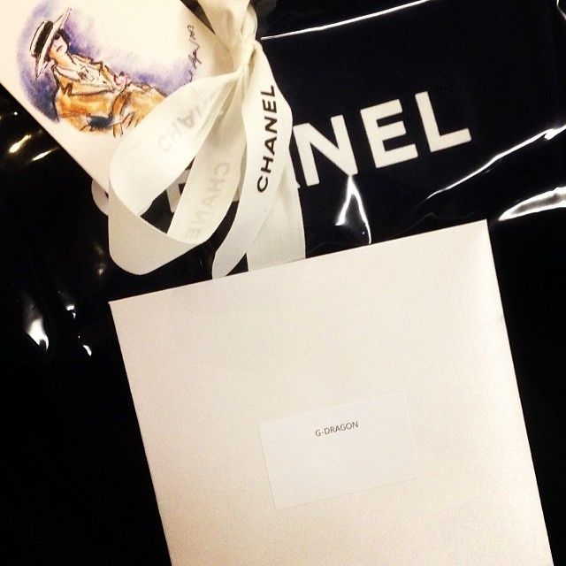 cach-doi-xu-khac-biet-cua-chanel-doi-voi-jennie-va-minji