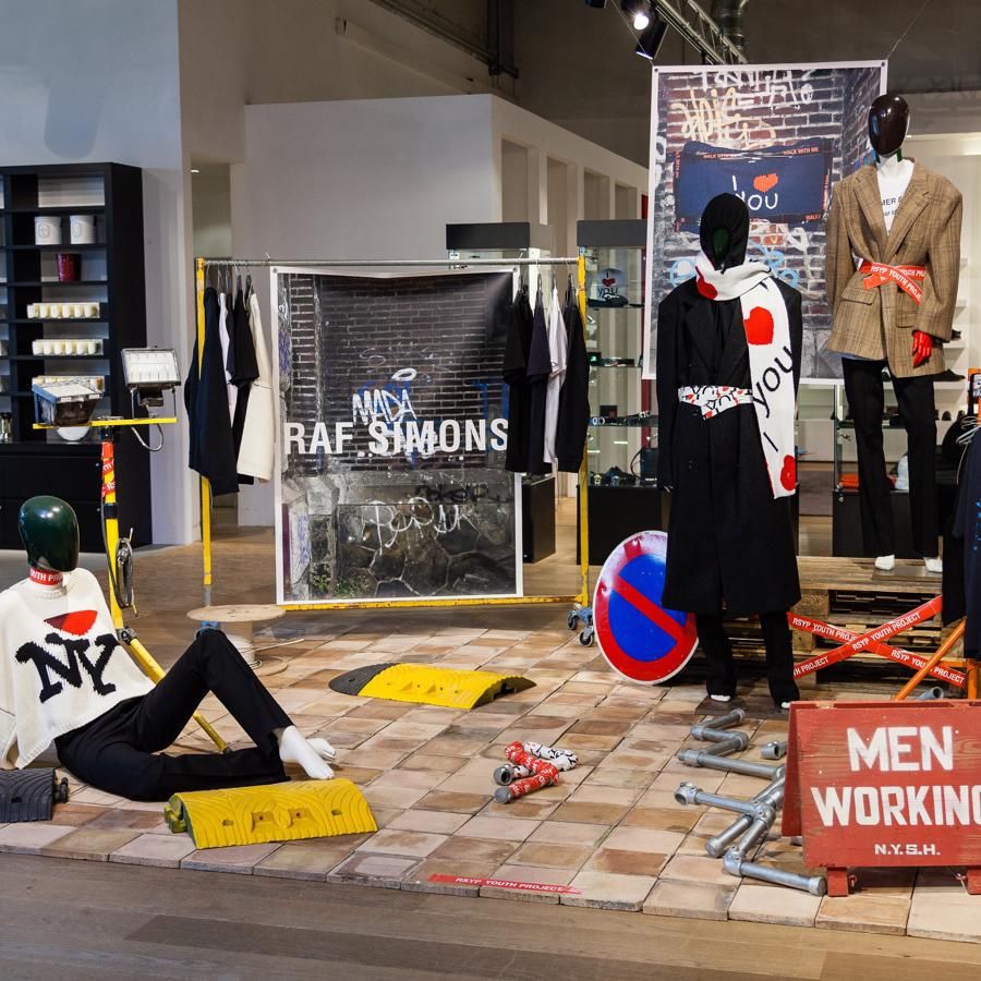 Thương hiệu Raf Simons tuyên bố đóng cửa sau 27 năm hoạt động Hinh anh 2: Thuong hieu Raf Simons tuyen bo dong cua sau 27 nam hoat dong