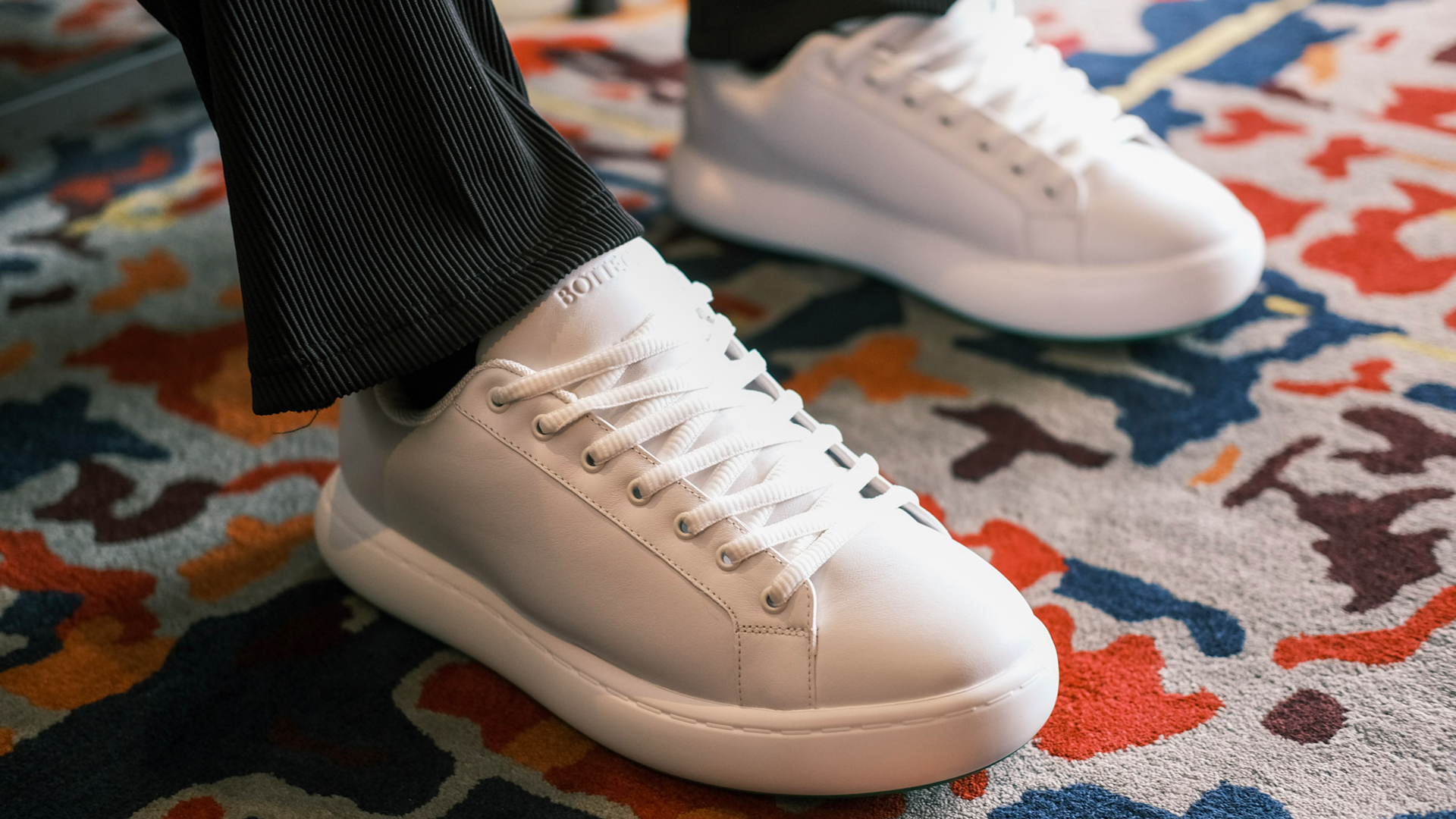 Những thiết kế giày Luxury Sneaker bạn nên sở hữu ngay cho mình trong cuối năm nay Hinh anh 4: Nhung thiet ke giay Luxury Sneaker ban nen so huu ngay cho minh trong cuoi nam nay