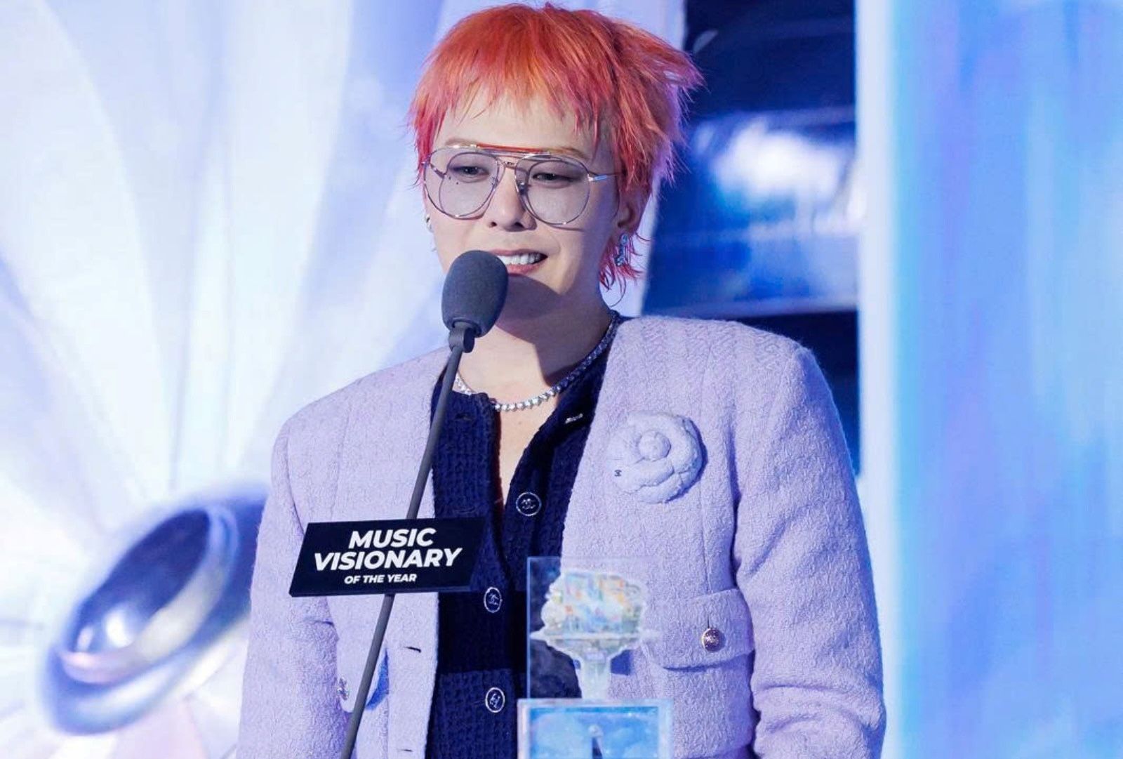 G-Dragon Gây Chấn Động MAMA 2024 Bằng Phong Cách CHANEL Táo Bạo Hinh anh 1: G-Dragon Gay Chan Dong MAMA 2024 Bang Phong Cach CHANEL Tao Bao