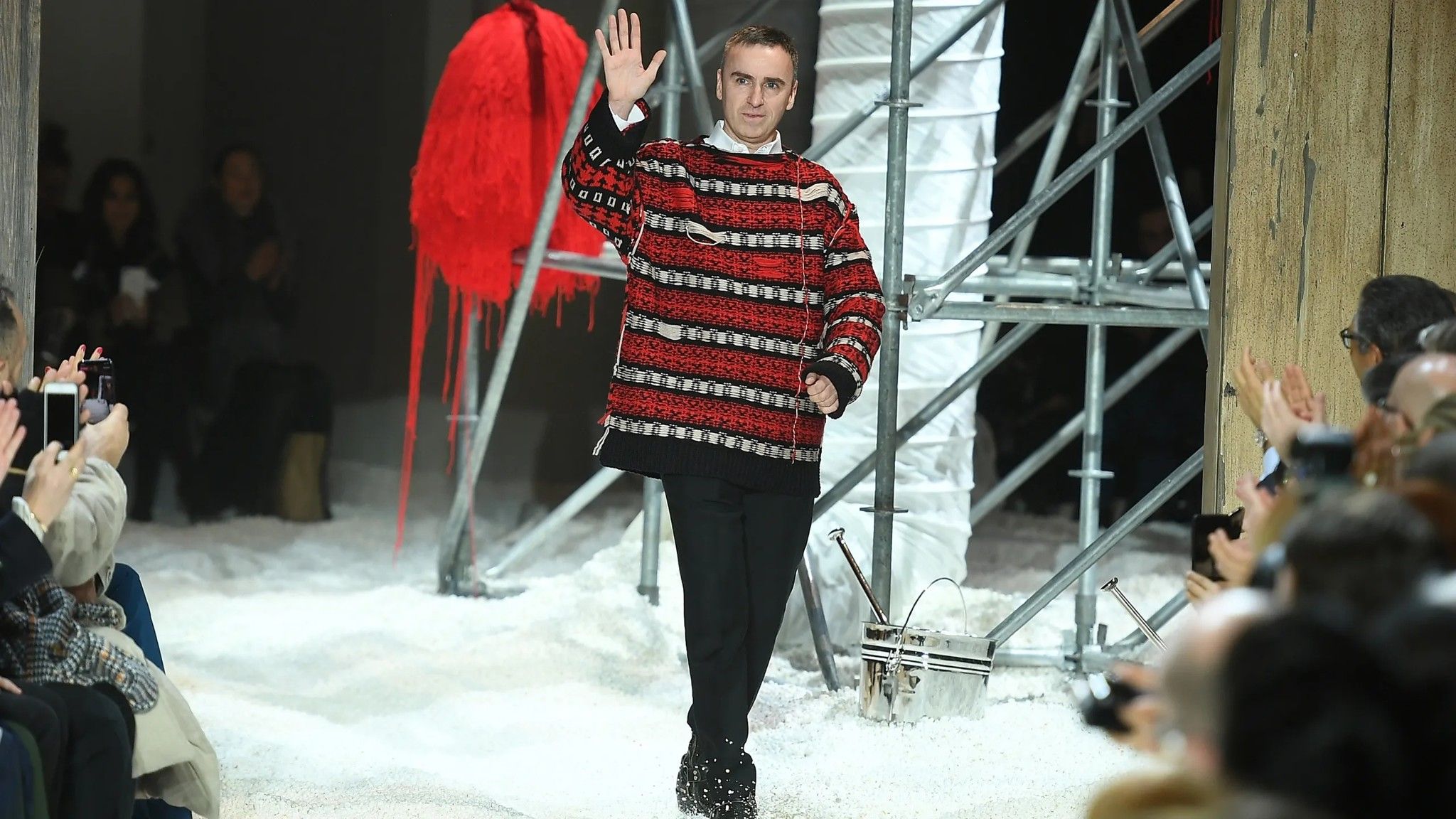 Thương hiệu Raf Simons tuyên bố đóng cửa sau 27 năm hoạt động Hinh anh 1: Thuong hieu Raf Simons tuyen bo dong cua sau 27 nam hoat dong