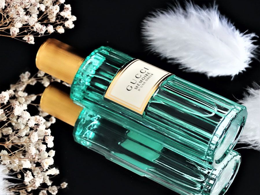 diem-qua-6-chai-nuoc-hoa-tuyet-dep-de-su-dung-trong-tiet-troi-mua-thu